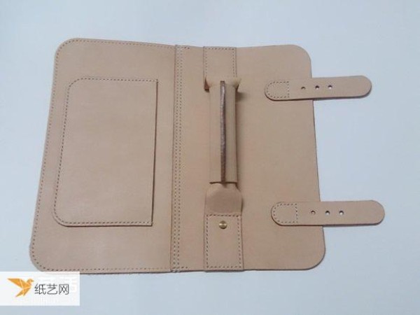 Illustrated steps for making your own personalized Cambridge bag using vegetable tanned leather