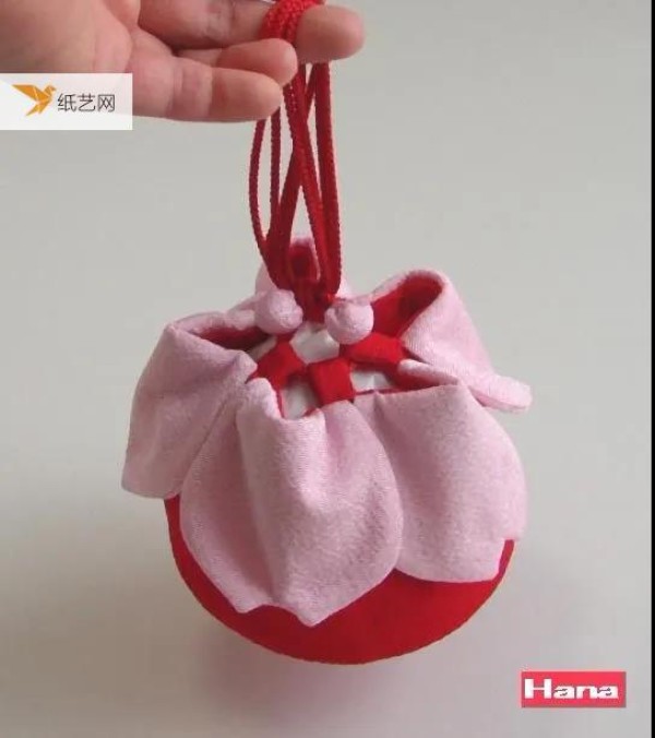 Fabric drawstring pockets can be fun to do!