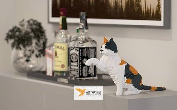 Three-dimensional cat model made of mini Lego bricks