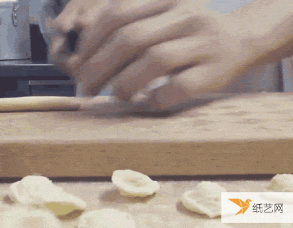 The process of making hand-made pasta that is pleasant to watch