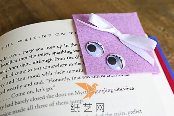 Tutorial on making cute non-woven book corner bookmarks