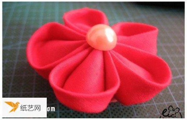 Illustrated tutorial on how to hand-make a personalized fabric cherry blossom brooch