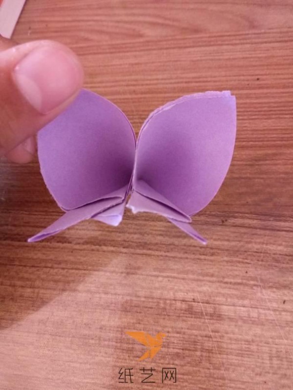 Simple three-dimensional paper flower tutorial