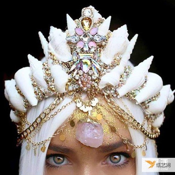 A 27-year-old Australian gardener creates a mermaid crown using shells and jewels