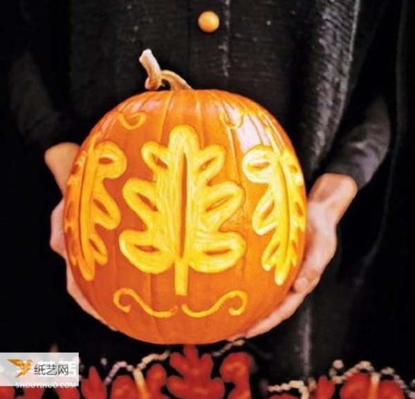 Very personalized Halloween pumpkin lantern making tutorial pictures