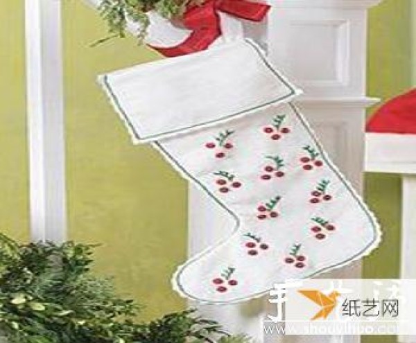 Children make their own exquisite and cute Christmas stockings