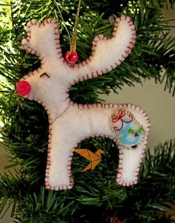 Use non-woven fabric to make small Christmas reindeer Christmas tree decorations