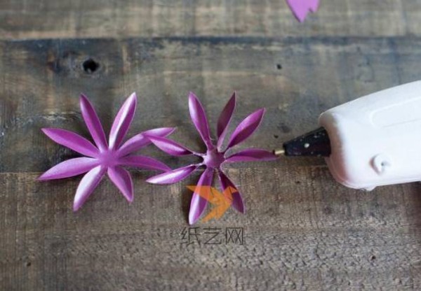 Tutorial on making beautiful flowers for Teacher’s Day gift wrapping