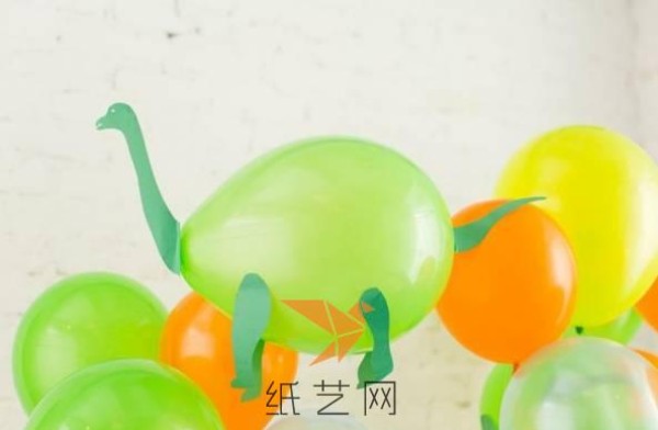 Super simple birthday party decoration dinosaur balloons handmade tutorial for children