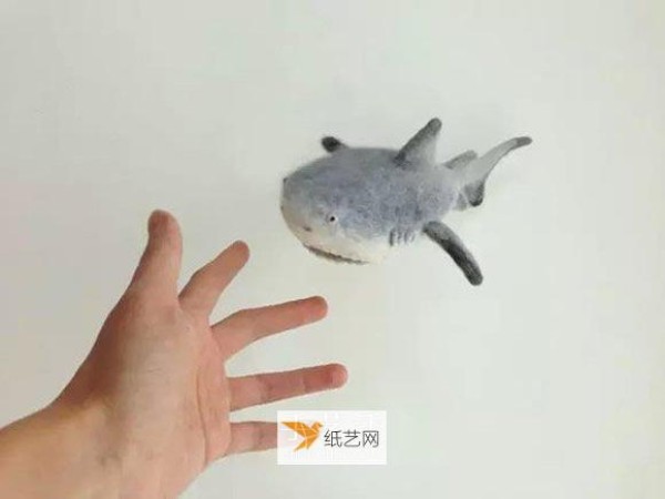 How to make a personalized wool felt shark key bag