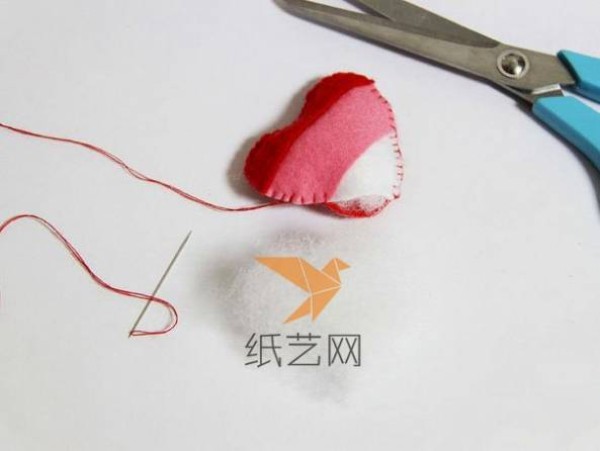 Beautiful handmade nonwoven heart-shaped Valentine’s Day decoration DIY tutorial