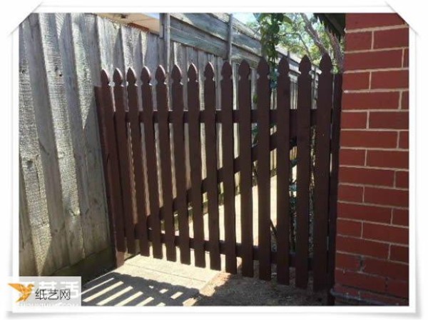 Share the illustrated tutorial on how to make your own personalized yard gate