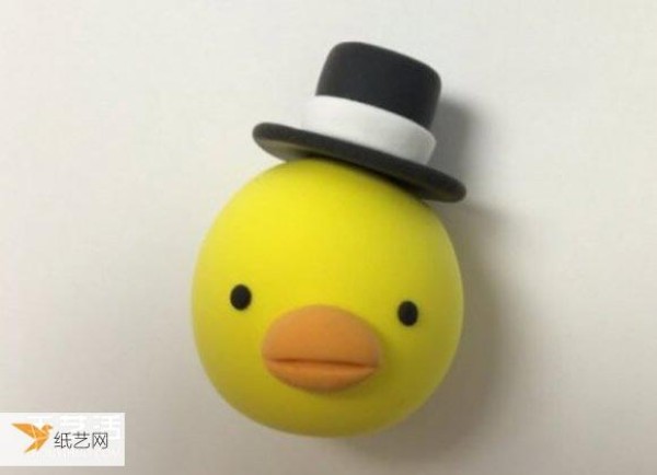 Illustrated tutorial on how to use ultra-light clay to make a personalized gentleman’s little yellow chicken