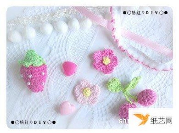 Illustrated stitch tutorial for using crochet to crochet small decorations of strawberries and cherries