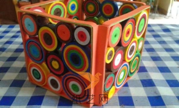 Beautiful quilled paper DIY pen holder making tutorial