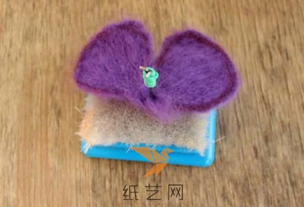 Tutorial for making a beautiful wool felt pansy New Year’s decoration