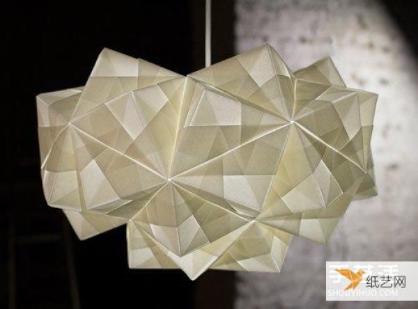 New London Origami Queen produces and creates state-of-the-art three-dimensional lighting fixtures and furniture