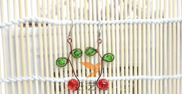 Tutorial on how to make exquisite wire-wound beaded earrings