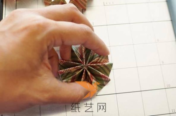 Tutorial on how to make cute origami pine cone Christmas ornaments