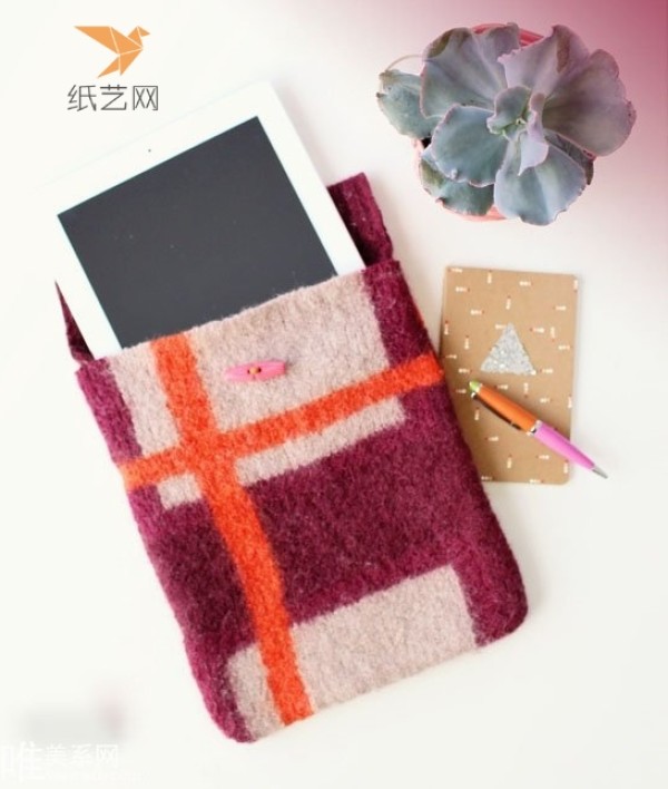 Tutorial on turning waste into treasure: transform old sweaters into cell phone and Ipad protective cases