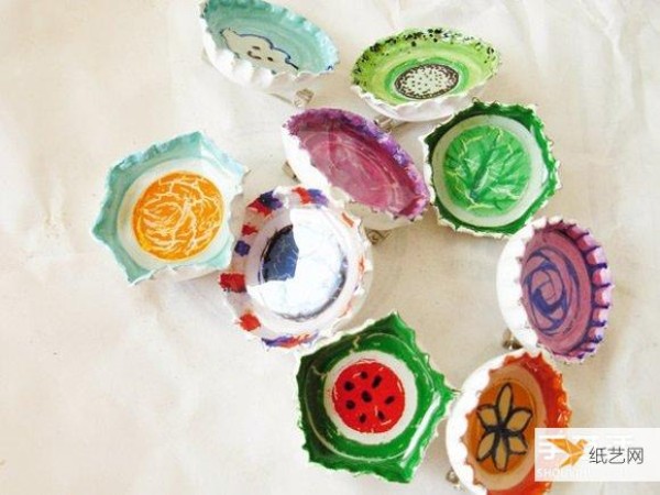 Very cute and beautiful painting of bottle caps. Painting of metal bottle caps turning waste into treasure.