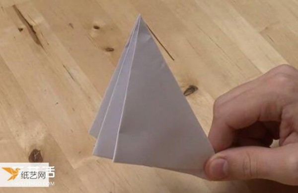 Illustrated tutorial on two folding methods of paper cannons