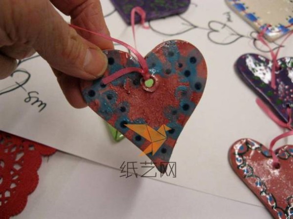 DIY tutorial for Valentine’s Day gift of love wind chimes made of ultra-light clay