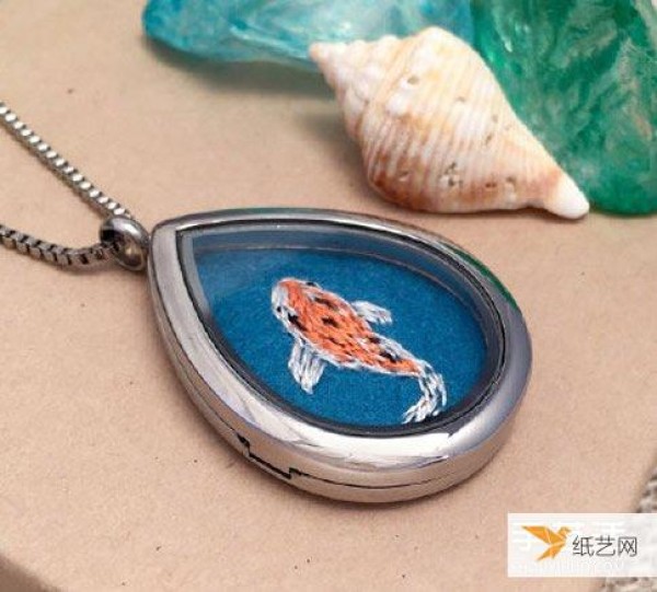 How to make animal pattern hand-embroidered necklace pendant pictures