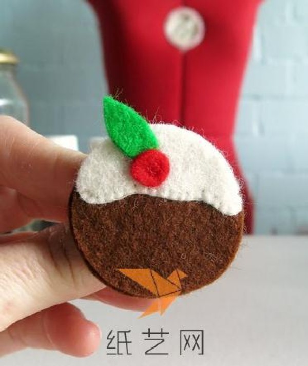 Tutorial on how to make cute small non-woven brooches