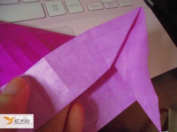 Very creative step-by-step illustration of Dielianhua love origami