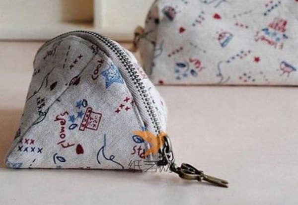 A step-by-step tutorial on how to make a fabric coin purse