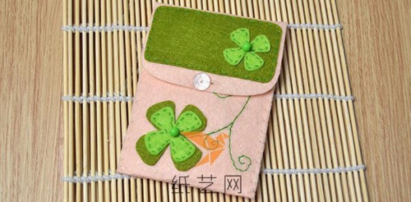 Tutorial on how to make a cute fabric four-leaf clover card holder