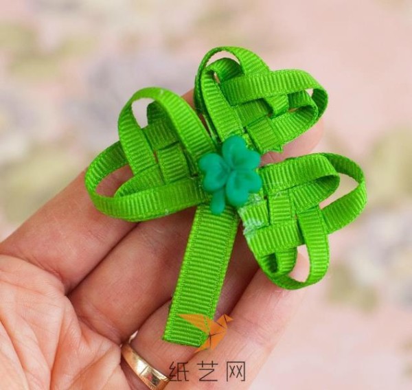 Tutorial on making beautiful clover hairpins as a New Year gift