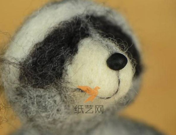 Very charming little raccoon wool felt making tutorial