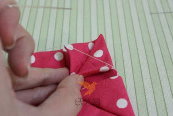 Illustrated tutorial on handmade patchwork fabric flowers