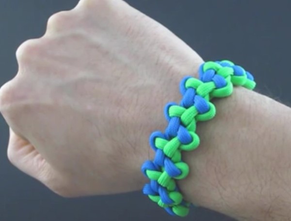 Chinese Knotting Method Two-Color Bracelet Hand Knitting Tutorial