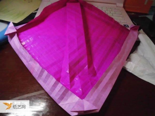 Very creative step-by-step illustration of Dielianhua heart origami