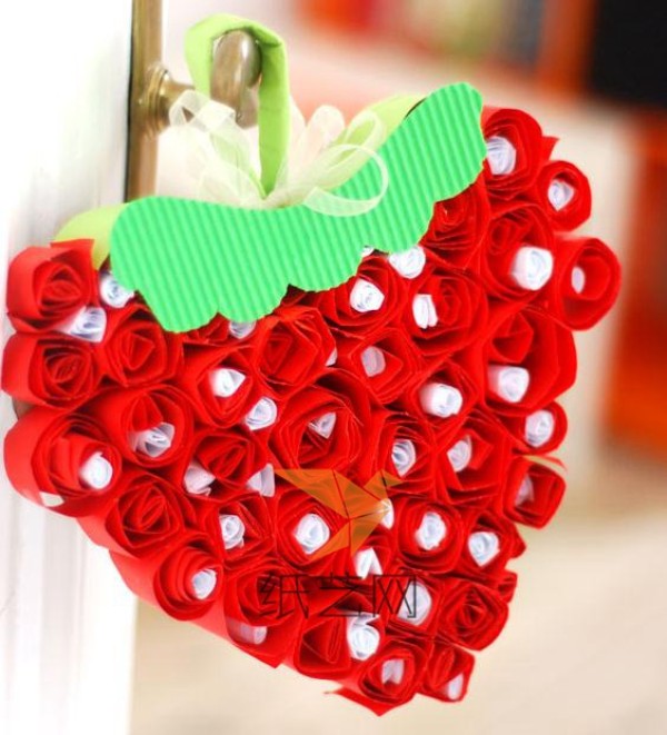 Tutorial on making simple and effective handmade heart-shaped Valentines Day decorations