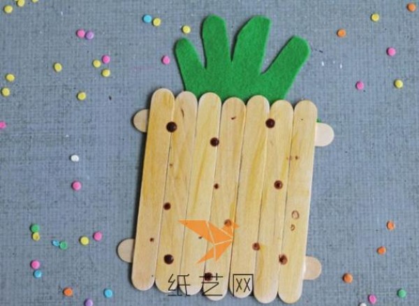 Children’s handicraft tutorial on how to make cute little pineapples from waste ice cream sticks