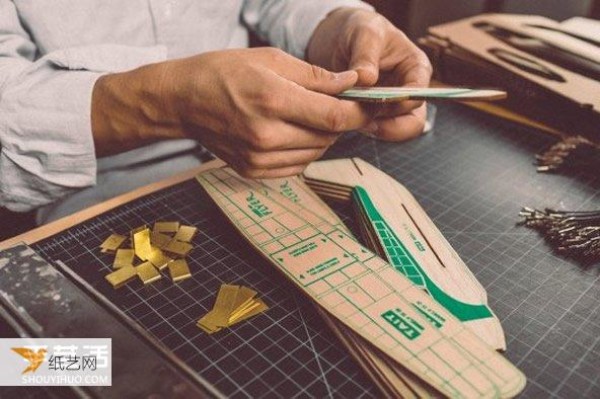 How to make an unpowered wood chip airplane, which is said to be able to fly up to 15 meters