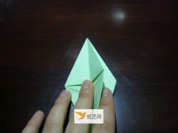 Illustrated tutorial for hand-folding a beautiful three-dimensional crane dance