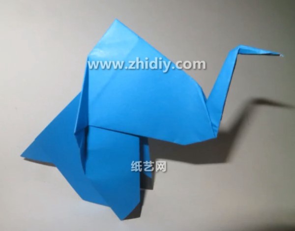 Origami video tutorial for simple three-dimensional origami elephant