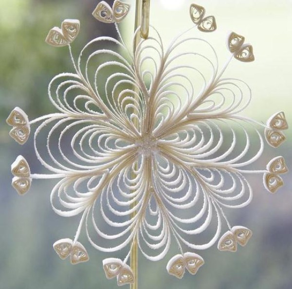 Tutorial on making crystal-clear paper snowflakes