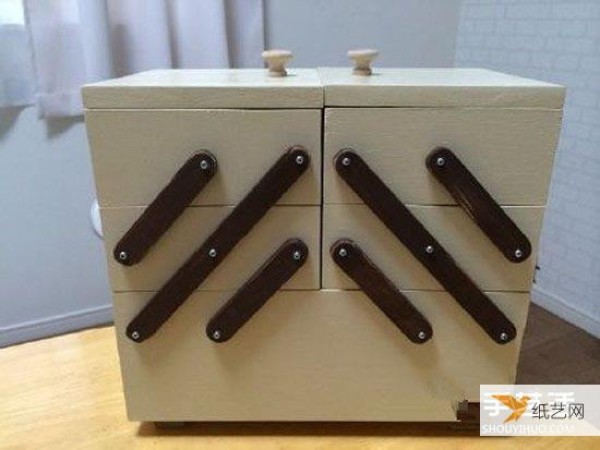 Illustration of how to make a storage box that can be folded freely to save a lot of space