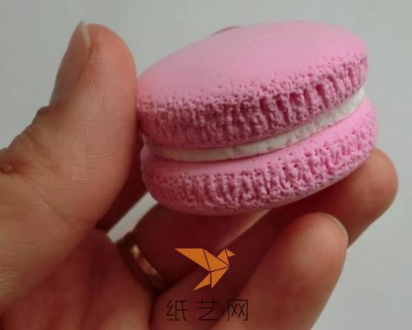 Tutorial on making clay macarons for New Year dinner table decoration