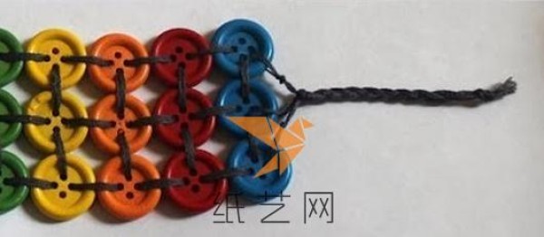 Simple rainbow button bracelet making tutorial