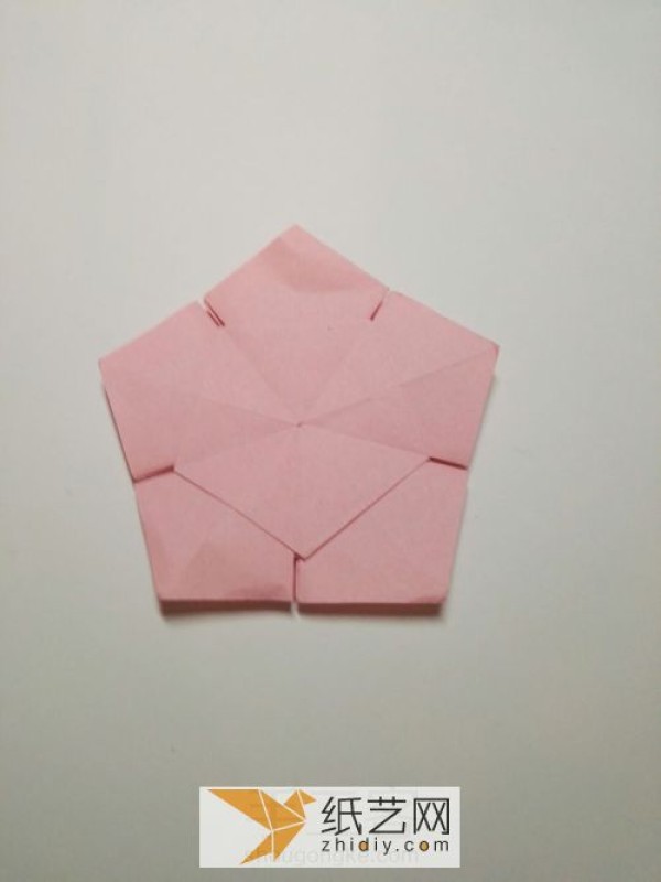 Tutorial on making origami cherry blossoms suitable for Christmas decoration