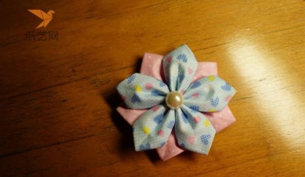 Fabric tutorial for making fabric flower hairpins