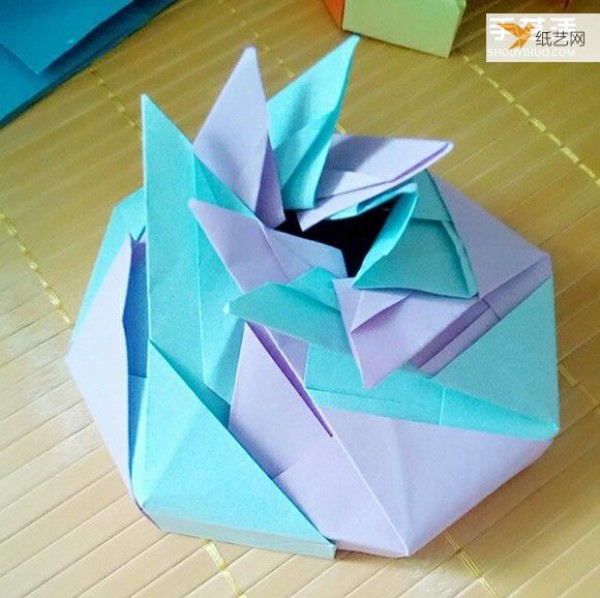 Illustration of the specific folding method of the exquisite-looking octagonal Chinese Valentines Day gift box