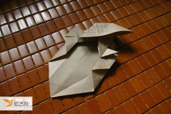 Illustrated tutorial for folding the massive Mabona Rhino using some simple origami